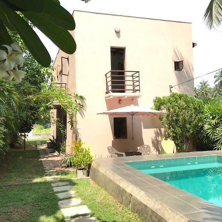 Sri Beach Bungalows And Villa Marawila Esterno foto