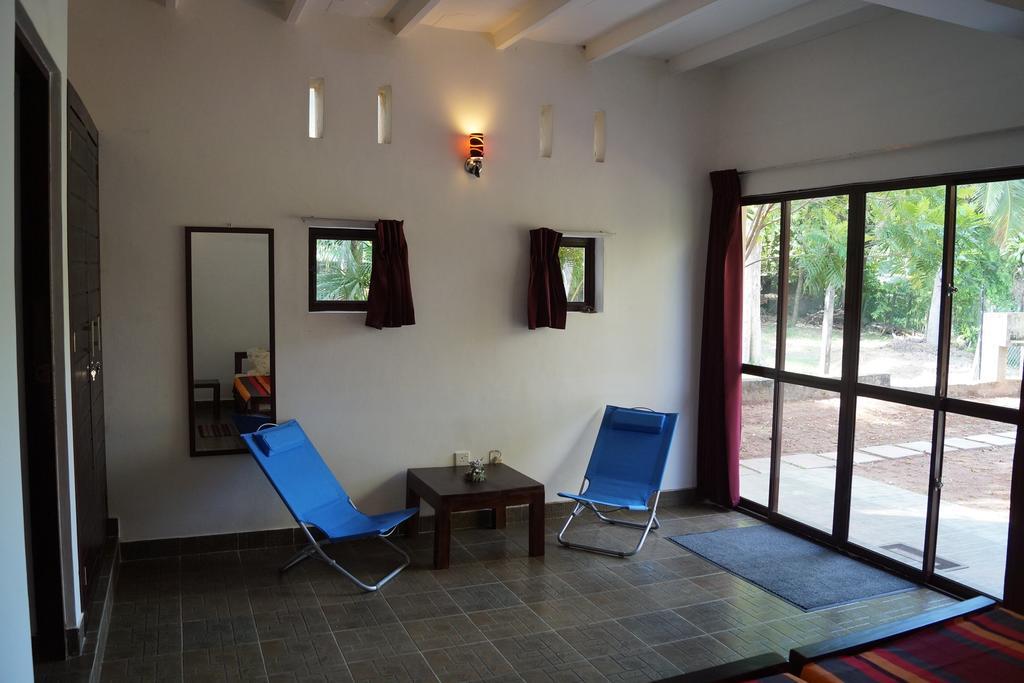 Sri Beach Bungalows And Villa Marawila Esterno foto