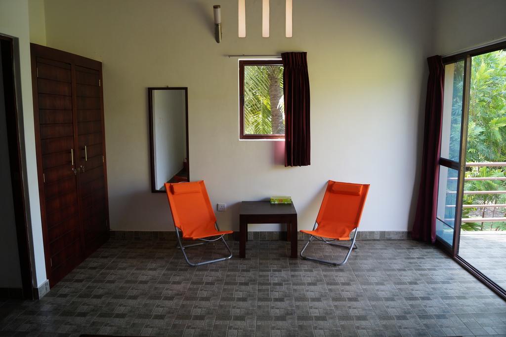 Sri Beach Bungalows And Villa Marawila Esterno foto
