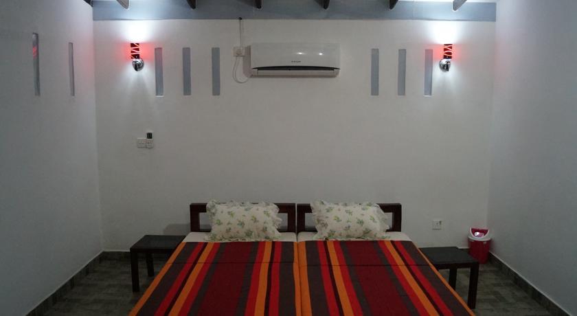 Sri Beach Bungalows And Villa Marawila Esterno foto