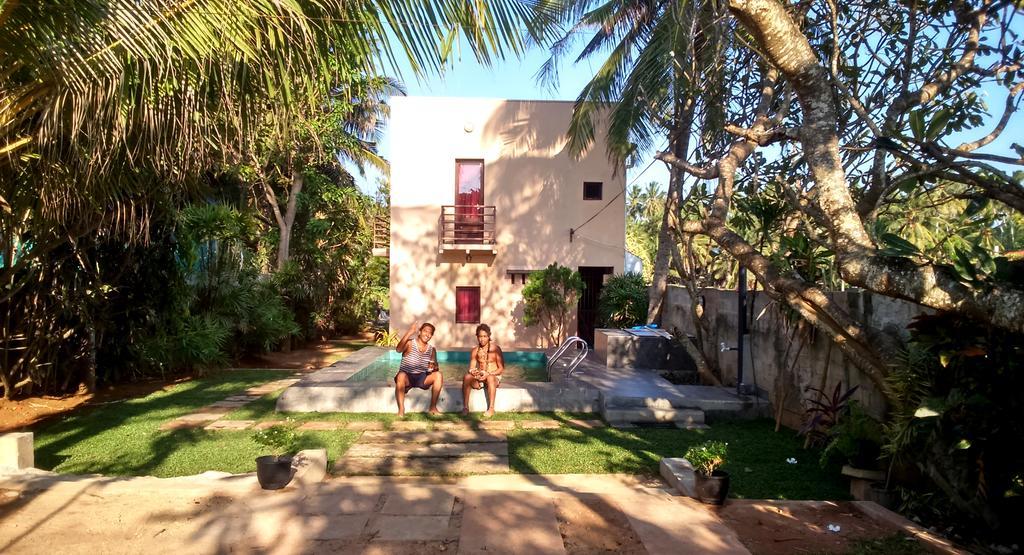 Sri Beach Bungalows And Villa Marawila Esterno foto