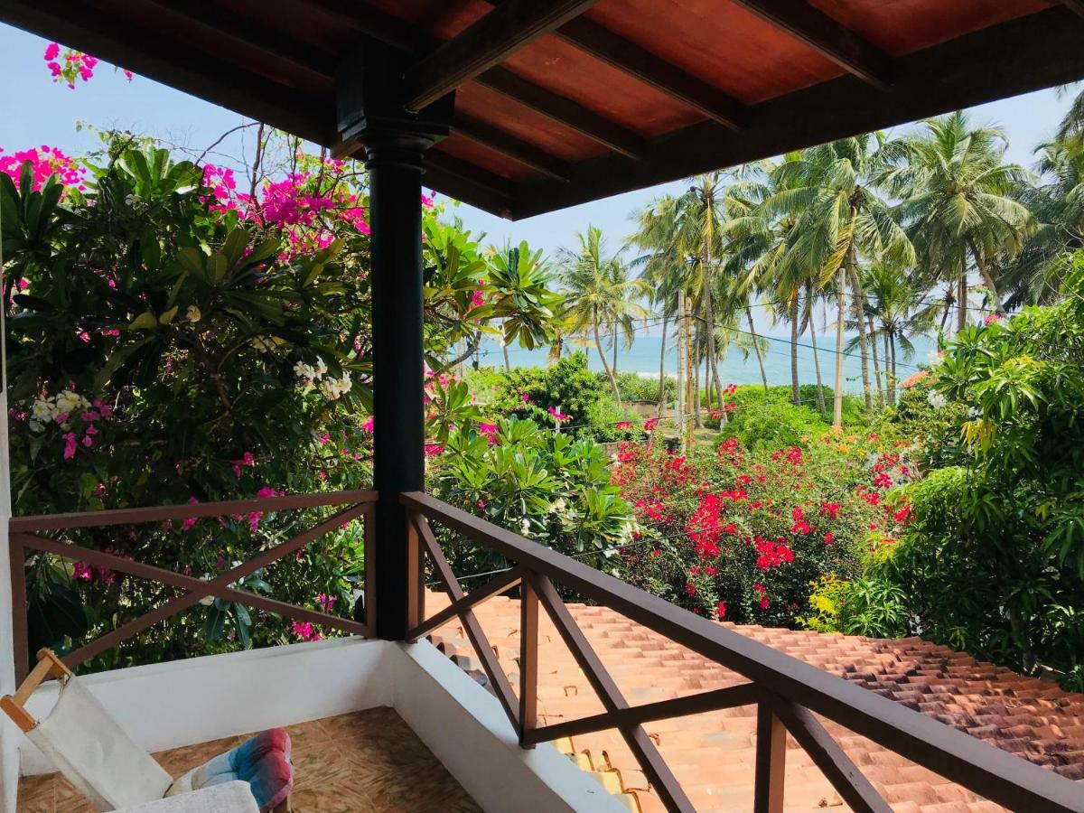Sri Beach Bungalows And Villa Marawila Esterno foto